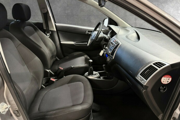 hyundai-i20-bensin-2013-big-13