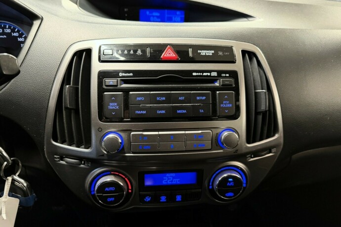 hyundai-i20-bensin-2013-big-23