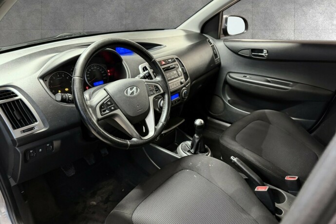 hyundai-i20-bensin-2013-big-10