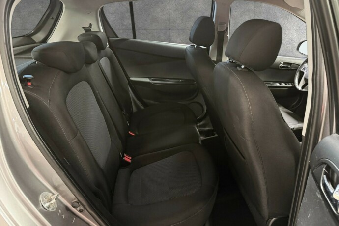 hyundai-i20-bensin-2013-big-15