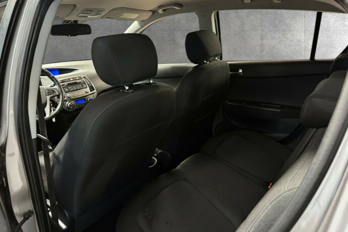 hyundai-i20-bensin-2013-big-17