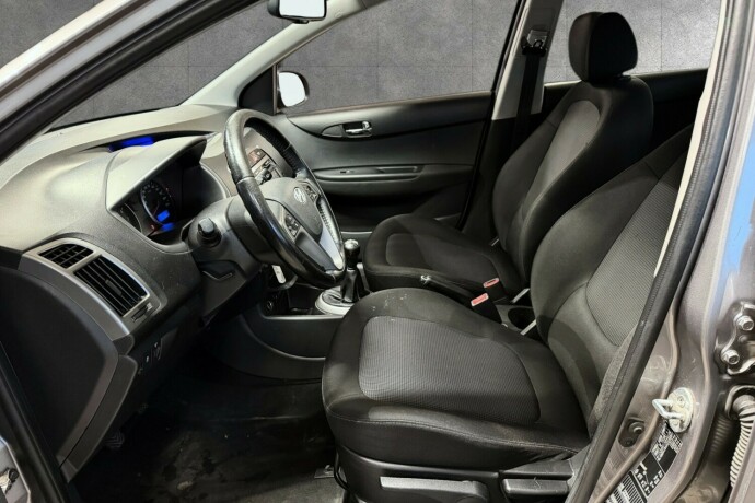 hyundai-i20-bensin-2013-big-12