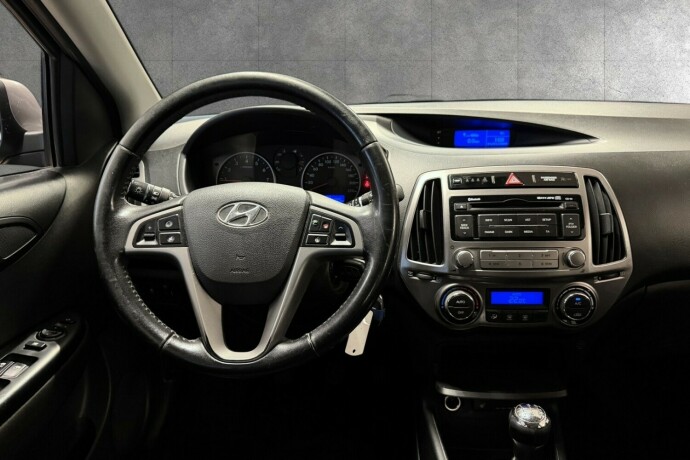 hyundai-i20-bensin-2013-big-18