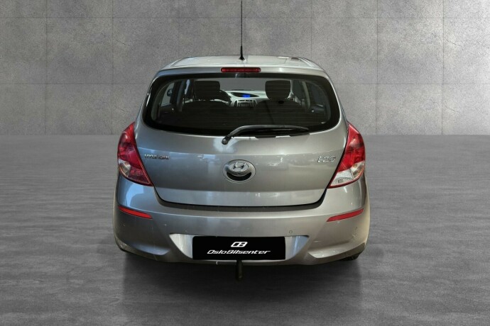 hyundai-i20-bensin-2013-big-2