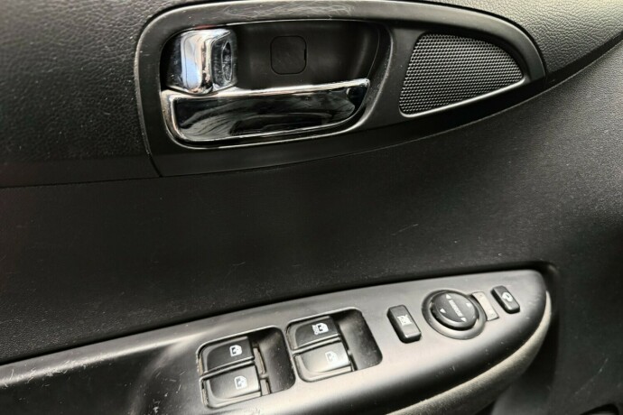 hyundai-i20-bensin-2013-big-21