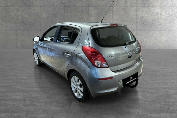 hyundai-i20-bensin-2013-big-3