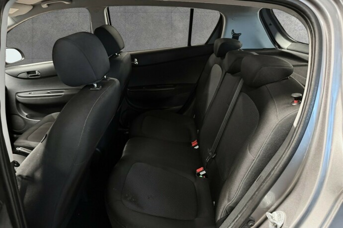 hyundai-i20-bensin-2013-big-16