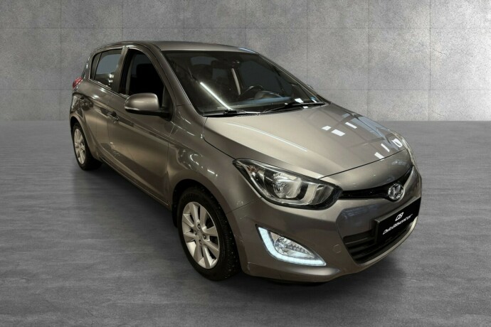 hyundai-i20-bensin-2013-big-7