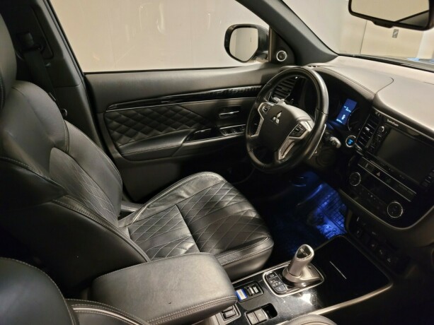 mitsubishi-outlander-plug-in-petrol-2019-big-13