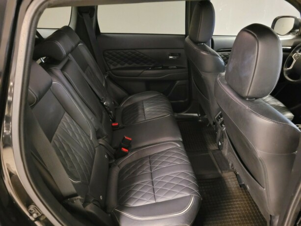 mitsubishi-outlander-plug-in-petrol-2019-big-16