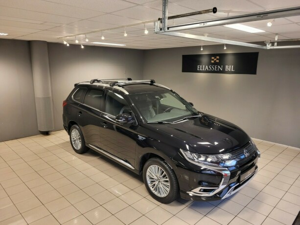 mitsubishi-outlander-plug-in-petrol-2019-big-1