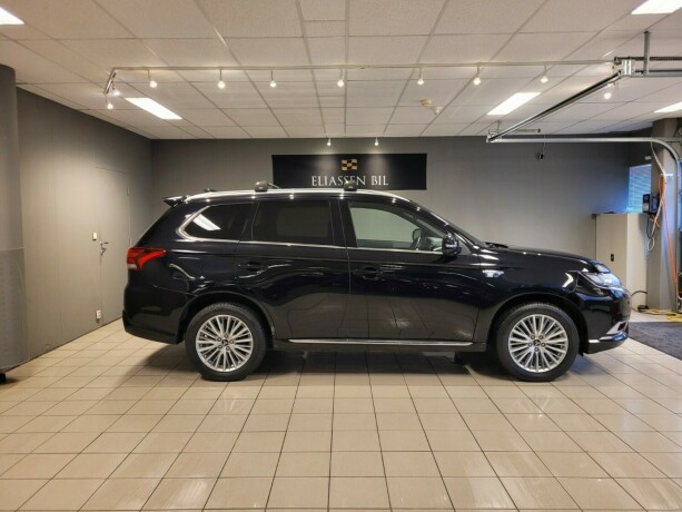 mitsubishi-outlander-plug-in-petrol-2019-big-3