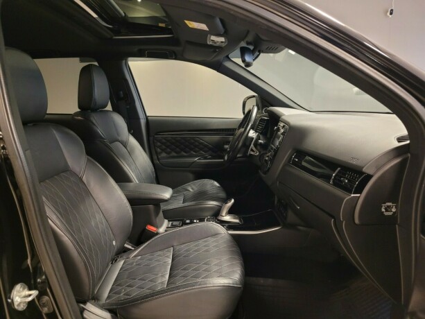 mitsubishi-outlander-plug-in-petrol-2019-big-10