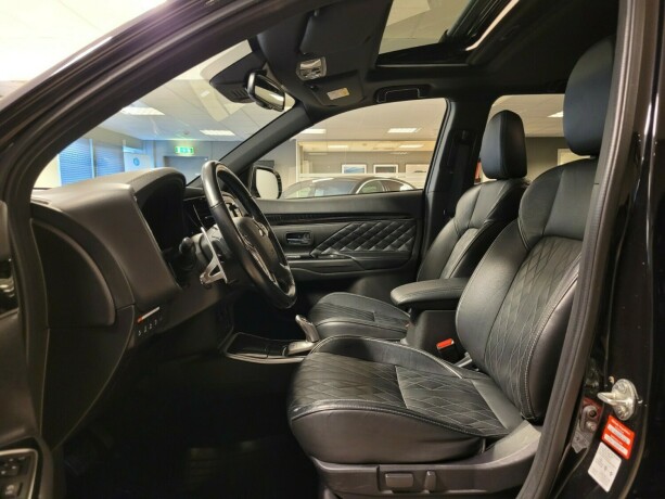 mitsubishi-outlander-plug-in-petrol-2019-big-19