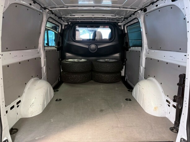 mercedes-benz-vito-diesel-2019-big-25