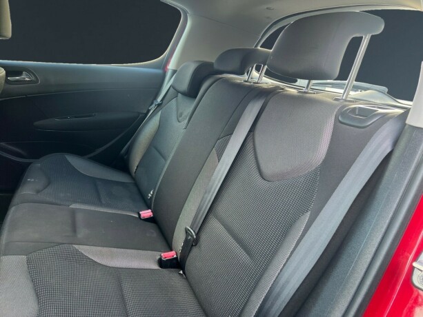 peugeot-308-diesel-2010-big-10