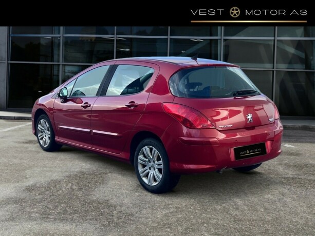 peugeot-308-diesel-2010-big-4