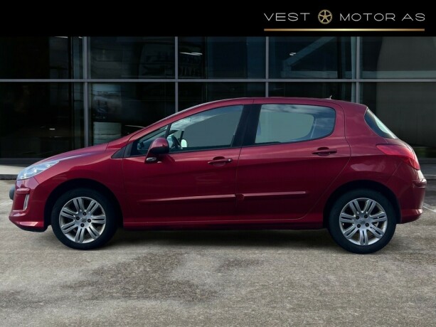 peugeot-308-diesel-2010-big-3