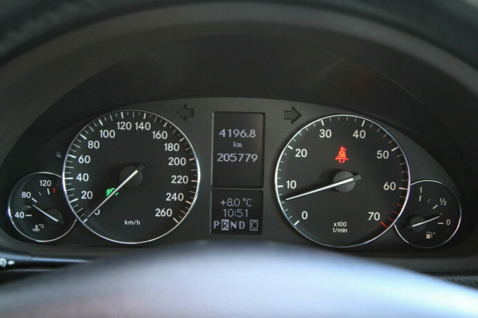 mercedes-benz-c-klasse-bensin-2006-big-19