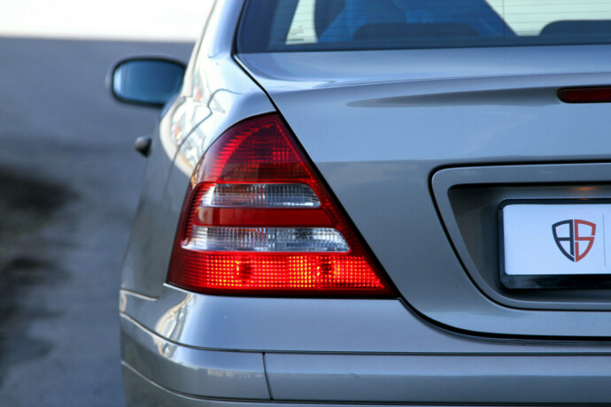 mercedes-benz-c-klasse-bensin-2006-big-3
