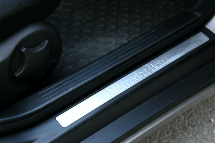 mercedes-benz-c-klasse-bensin-2006-big-9