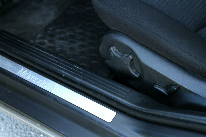 mercedes-benz-c-klasse-bensin-2006-big-22