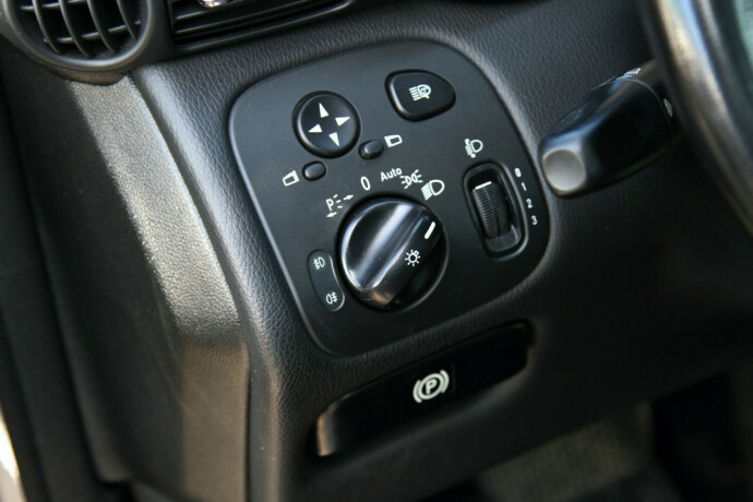 mercedes-benz-c-klasse-bensin-2006-big-20