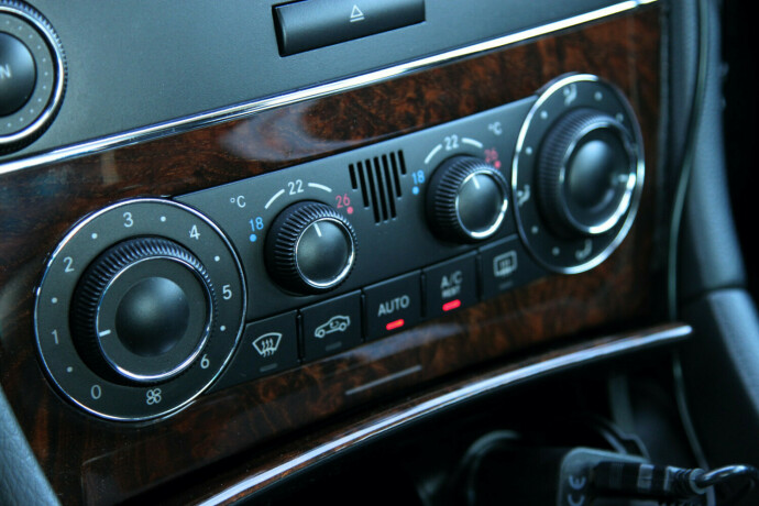 mercedes-benz-c-klasse-bensin-2006-big-14