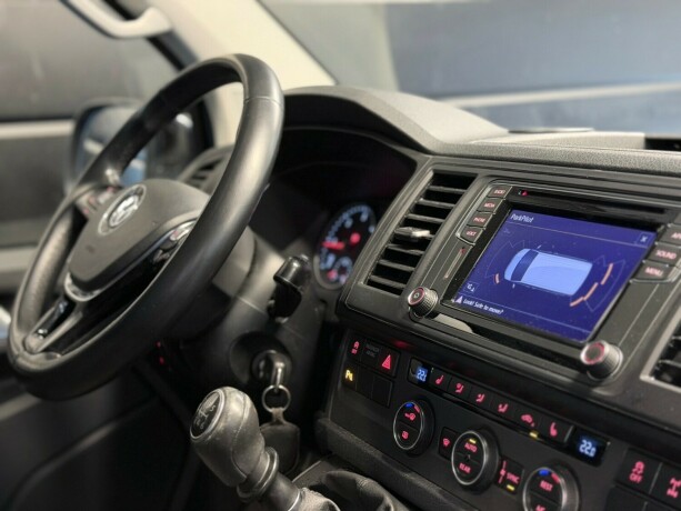 volkswagen-caravelle-diesel-2018-big-13