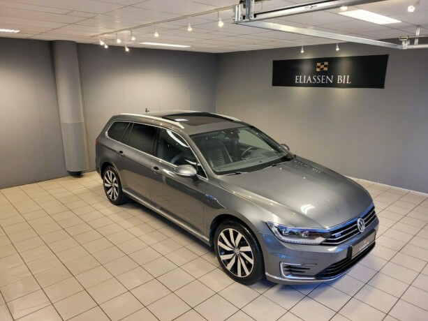 volkswagen-passat-plug-in-petrol-2017-big-1