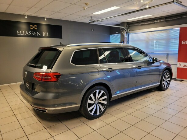 volkswagen-passat-plug-in-petrol-2017-big-4