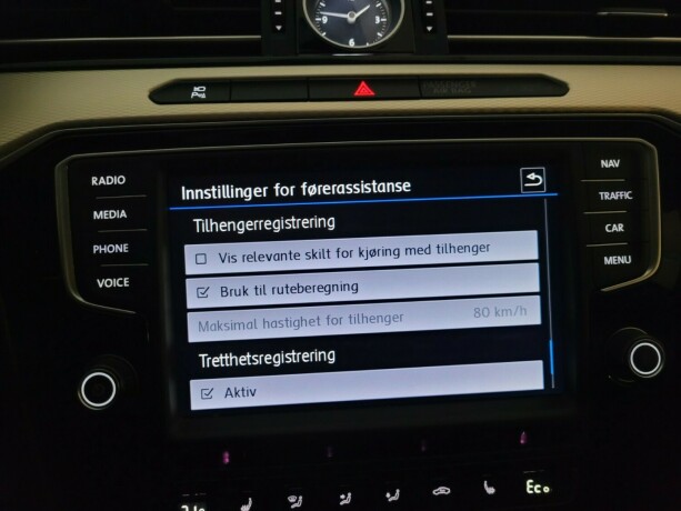 volkswagen-passat-plug-in-petrol-2017-big-47