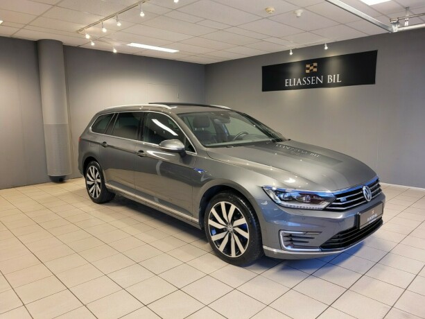 volkswagen-passat-plug-in-petrol-2017-big-0