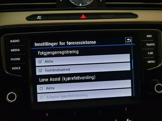 volkswagen-passat-plug-in-petrol-2017-big-45