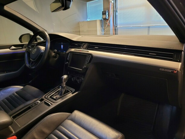 volkswagen-passat-plug-in-petrol-2017-big-13