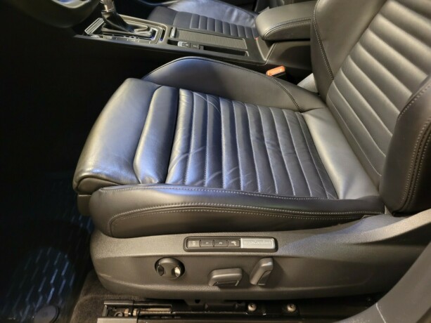 volkswagen-passat-plug-in-petrol-2017-big-25