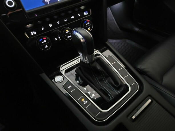 volkswagen-passat-plug-in-petrol-2017-big-31