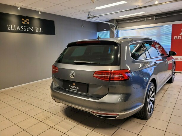 volkswagen-passat-plug-in-petrol-2017-big-5