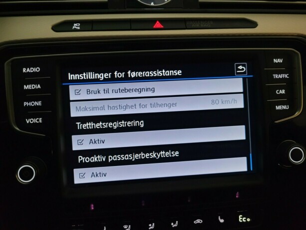 volkswagen-passat-plug-in-petrol-2017-big-48