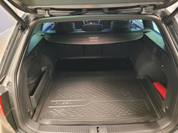 volkswagen-passat-plug-in-petrol-2017-big-19