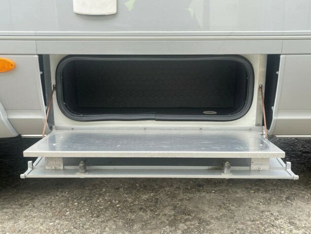 adria-sonic-supreme-i-810sl-2-enkle-senger-senkeseng-alde-topputgave-steikeovn-skinn-diesel-2019-big-9