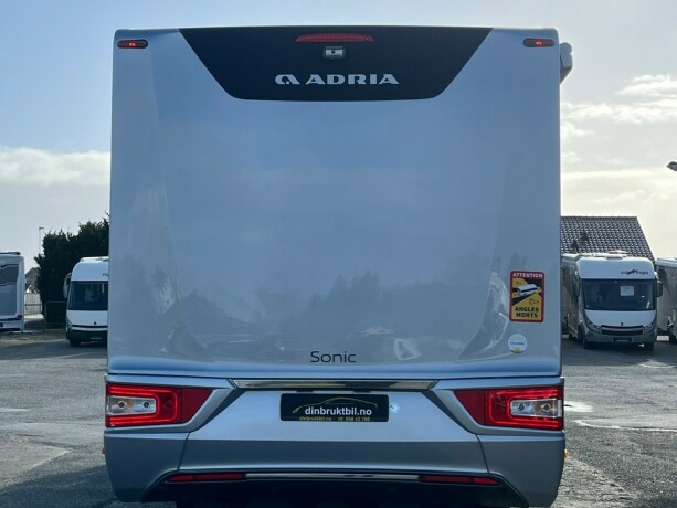 adria-sonic-supreme-i-810sl-2-enkle-senger-senkeseng-alde-topputgave-steikeovn-skinn-diesel-2019-big-5