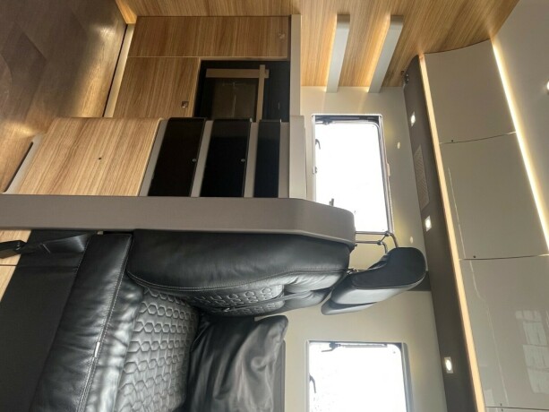 adria-sonic-supreme-i-810sl-2-enkle-senger-senkeseng-alde-topputgave-steikeovn-skinn-diesel-2019-big-40