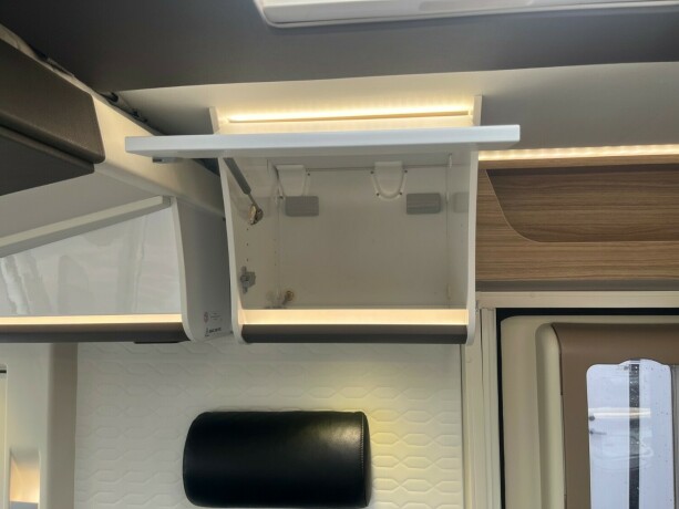 adria-sonic-supreme-i-810sl-2-enkle-senger-senkeseng-alde-topputgave-steikeovn-skinn-diesel-2019-big-32