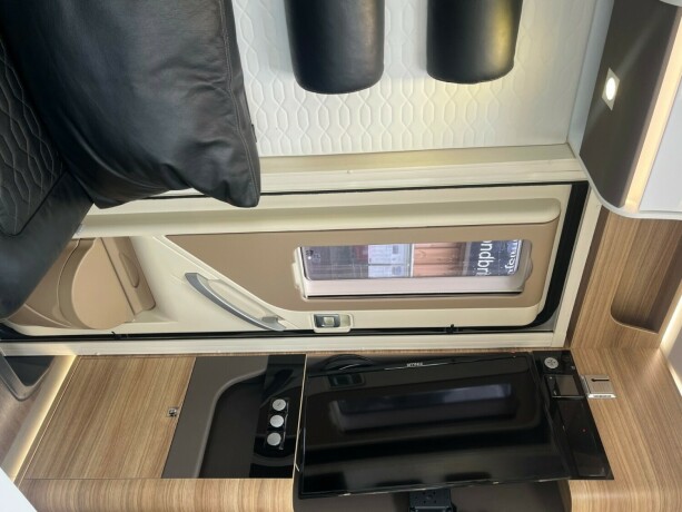 adria-sonic-supreme-i-810sl-2-enkle-senger-senkeseng-alde-topputgave-steikeovn-skinn-diesel-2019-big-35