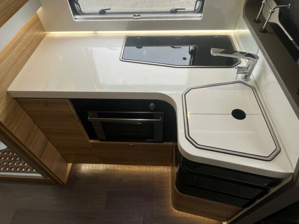 adria-sonic-supreme-i-810sl-2-enkle-senger-senkeseng-alde-topputgave-steikeovn-skinn-diesel-2019-big-42