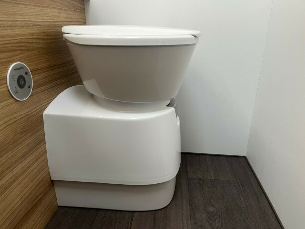 adria-sonic-supreme-i-810sl-2-enkle-senger-senkeseng-alde-topputgave-steikeovn-skinn-diesel-2019-big-65