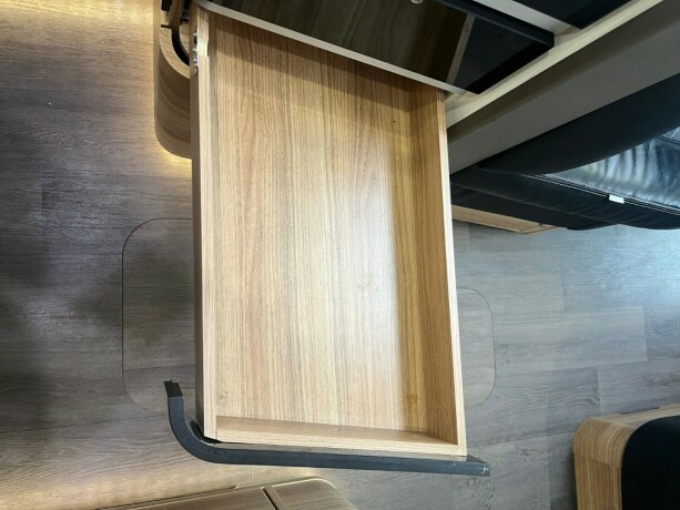 adria-sonic-supreme-i-810sl-2-enkle-senger-senkeseng-alde-topputgave-steikeovn-skinn-diesel-2019-big-49