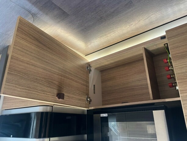 adria-sonic-supreme-i-810sl-2-enkle-senger-senkeseng-alde-topputgave-steikeovn-skinn-diesel-2019-big-47