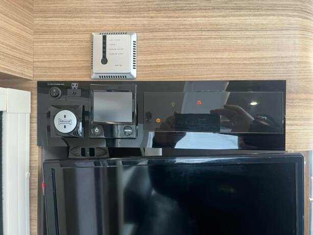 adria-sonic-supreme-i-810sl-2-enkle-senger-senkeseng-alde-topputgave-steikeovn-skinn-diesel-2019-big-37